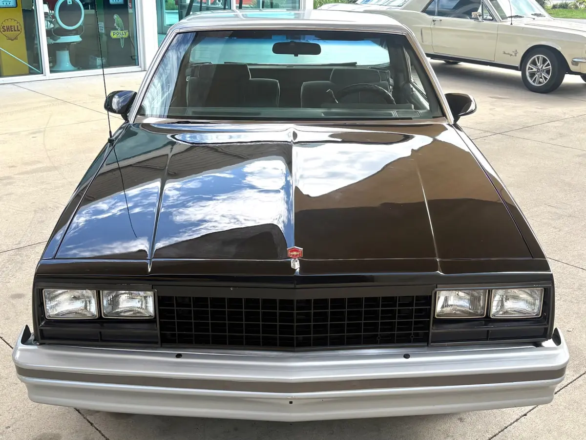 Vehicle photo 3