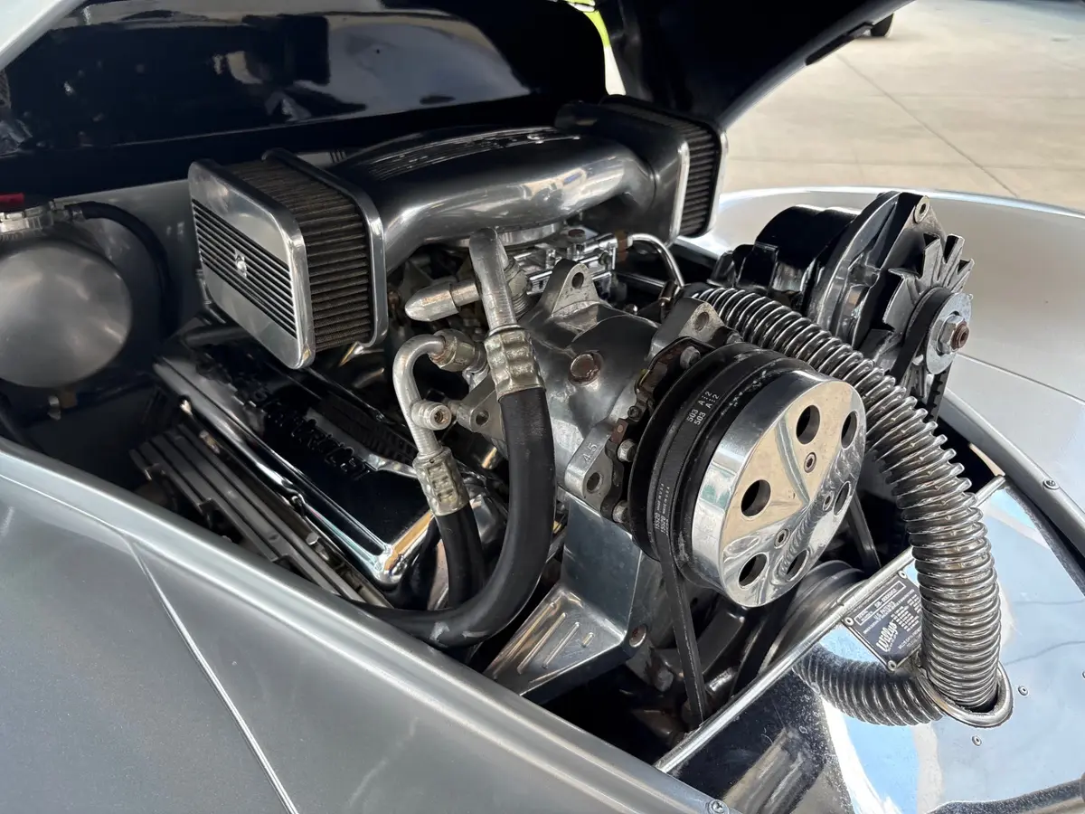 Vehicle photo 26