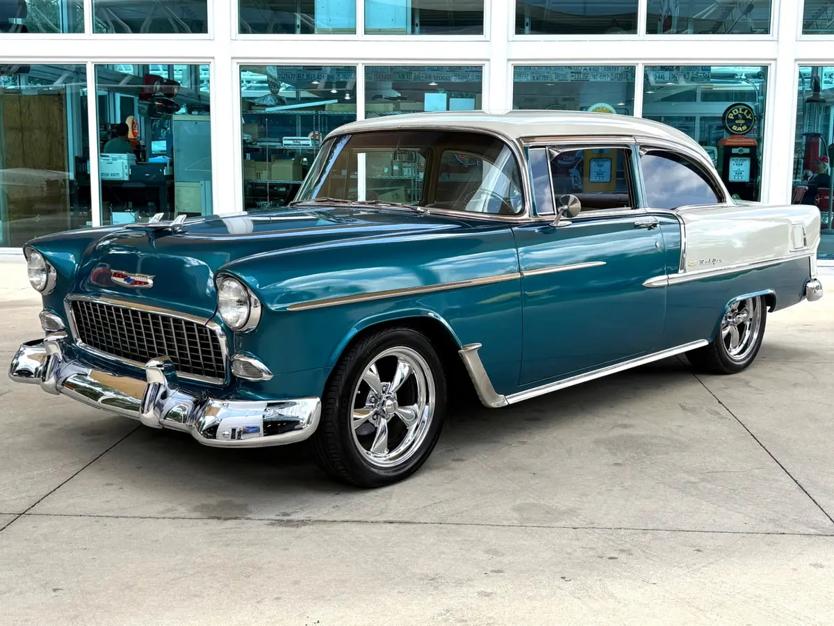 Vehicle photo 11