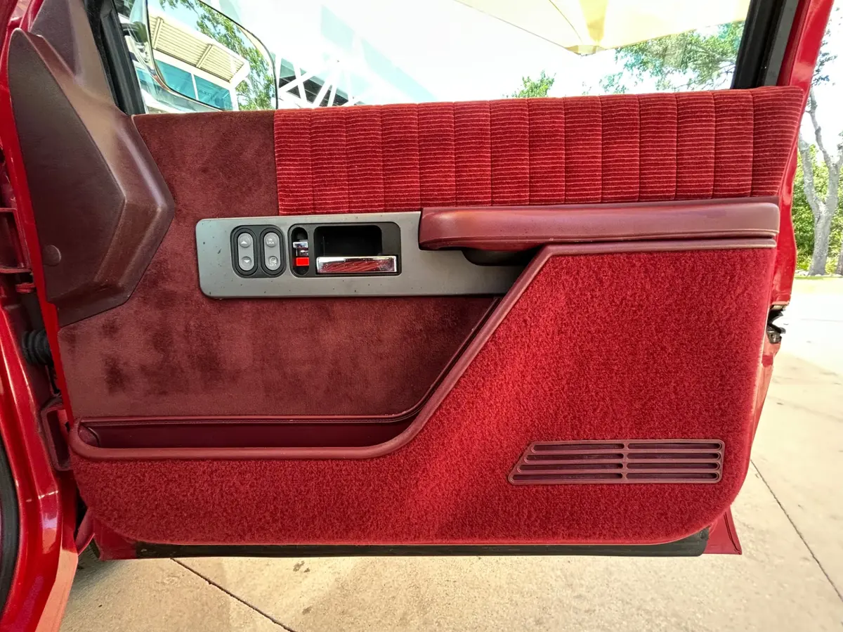 Vehicle photo 34