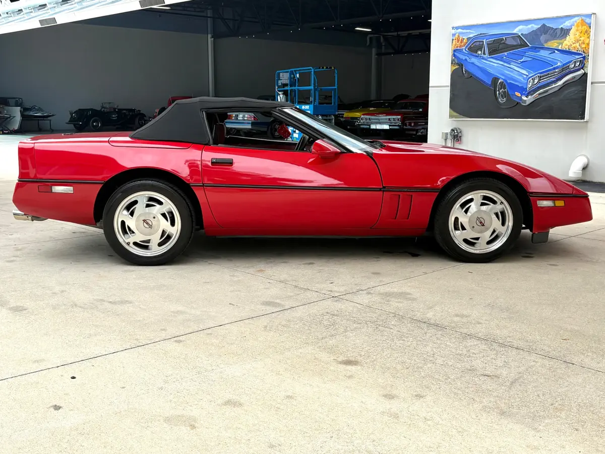 Vehicle photo 21
