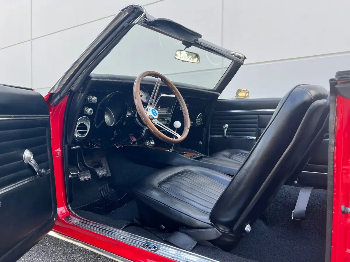 Vehicle photo 33