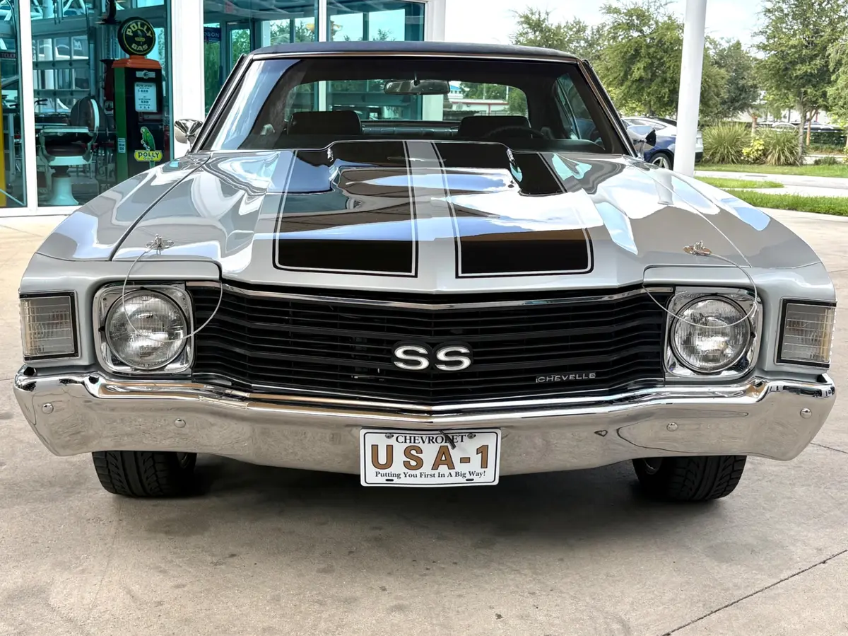 Vehicle photo 2