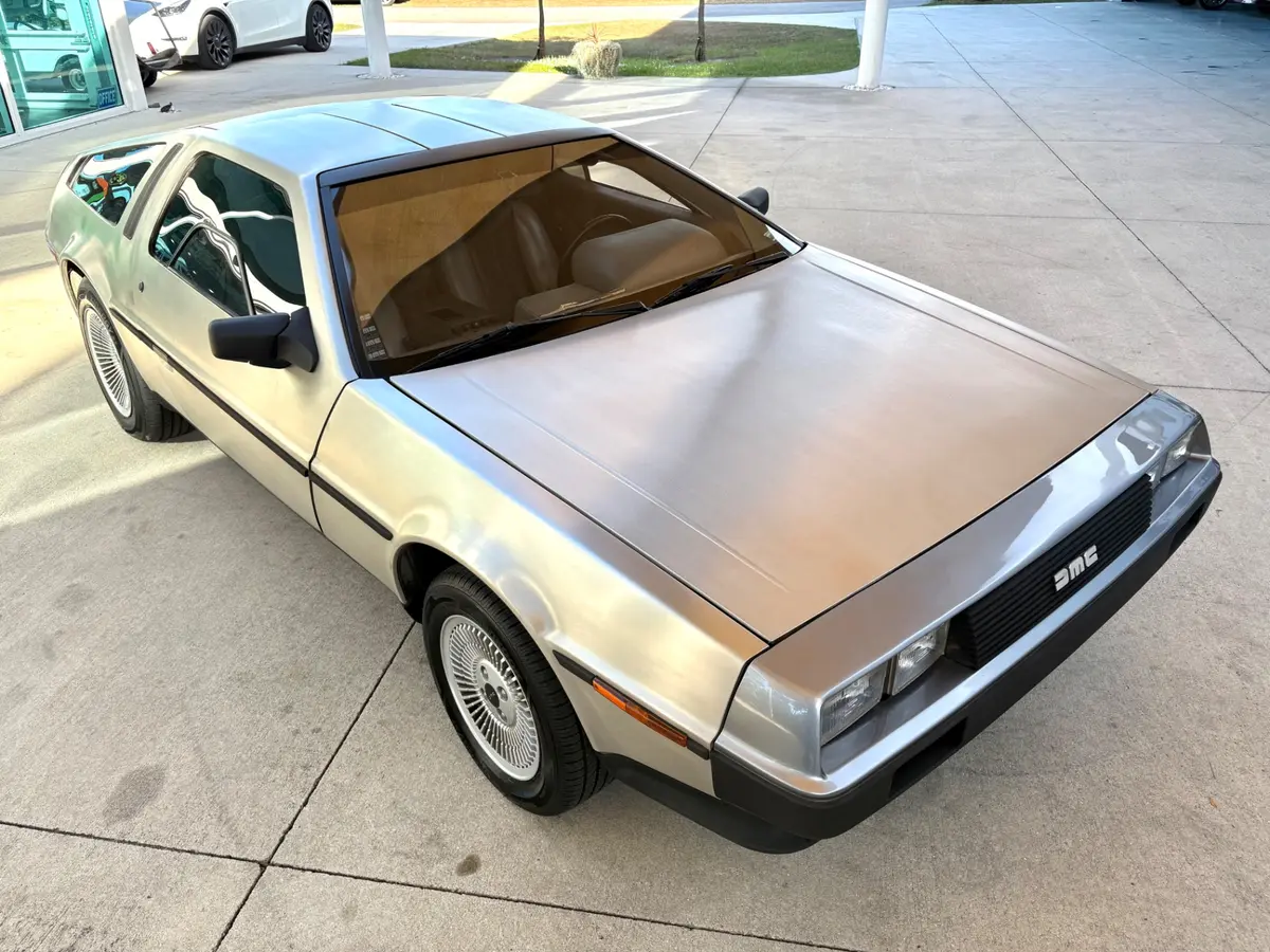 Vehicle photo 23