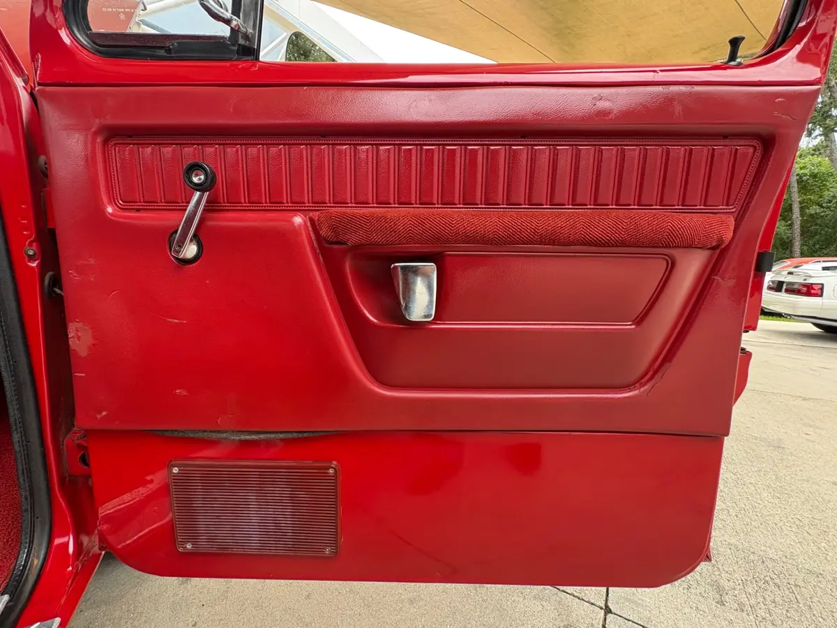 Vehicle photo 37