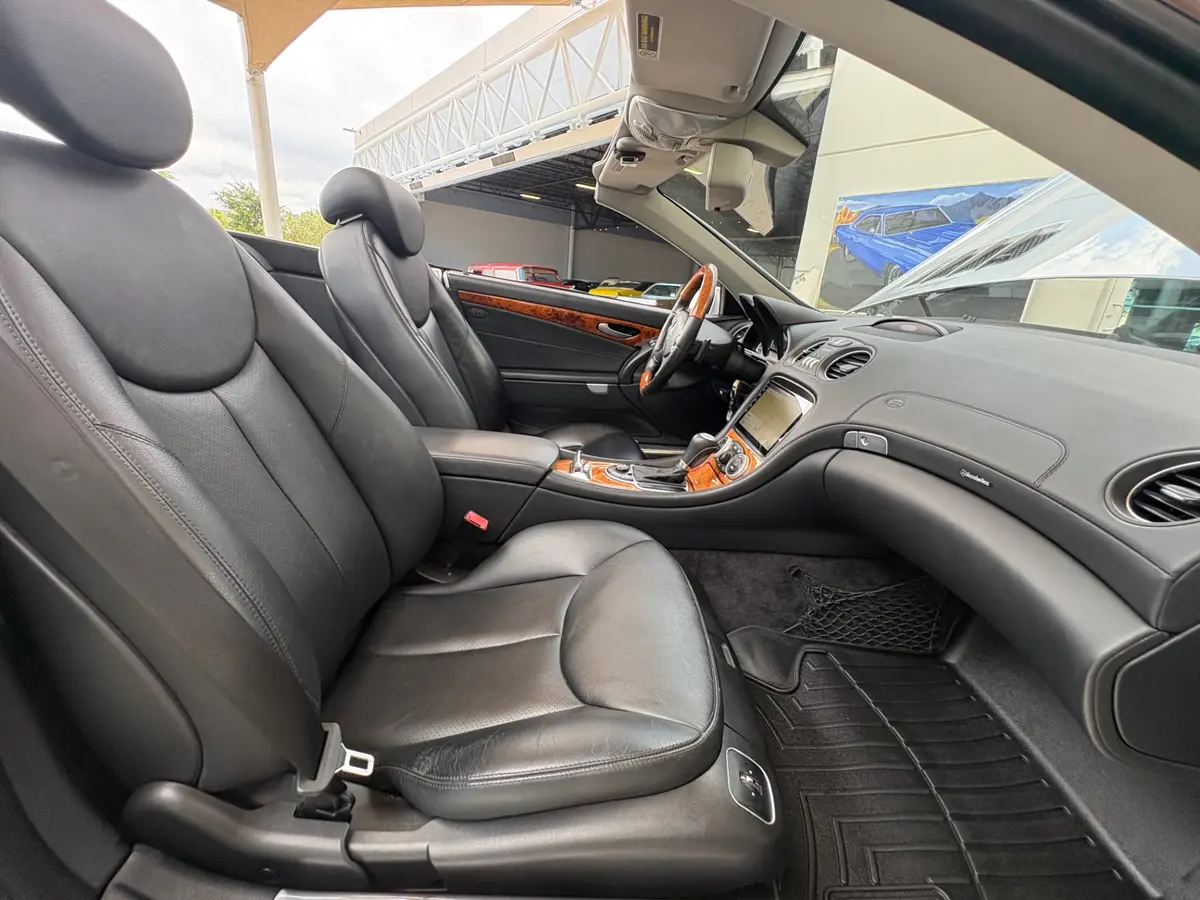 Vehicle photo 46
