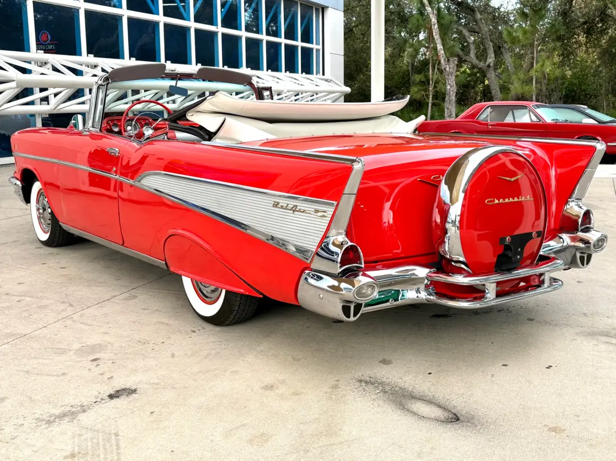 Vehicle photo 10