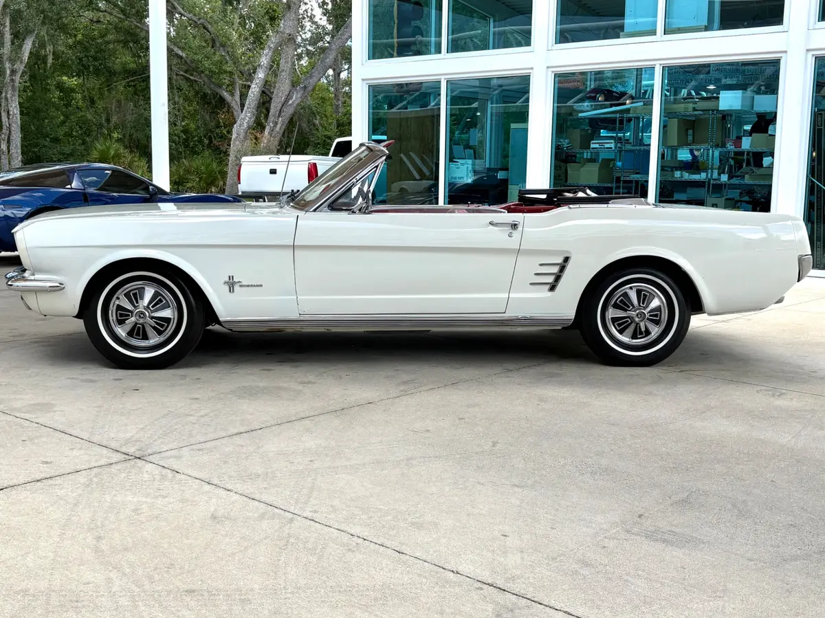 Vehicle photo 10