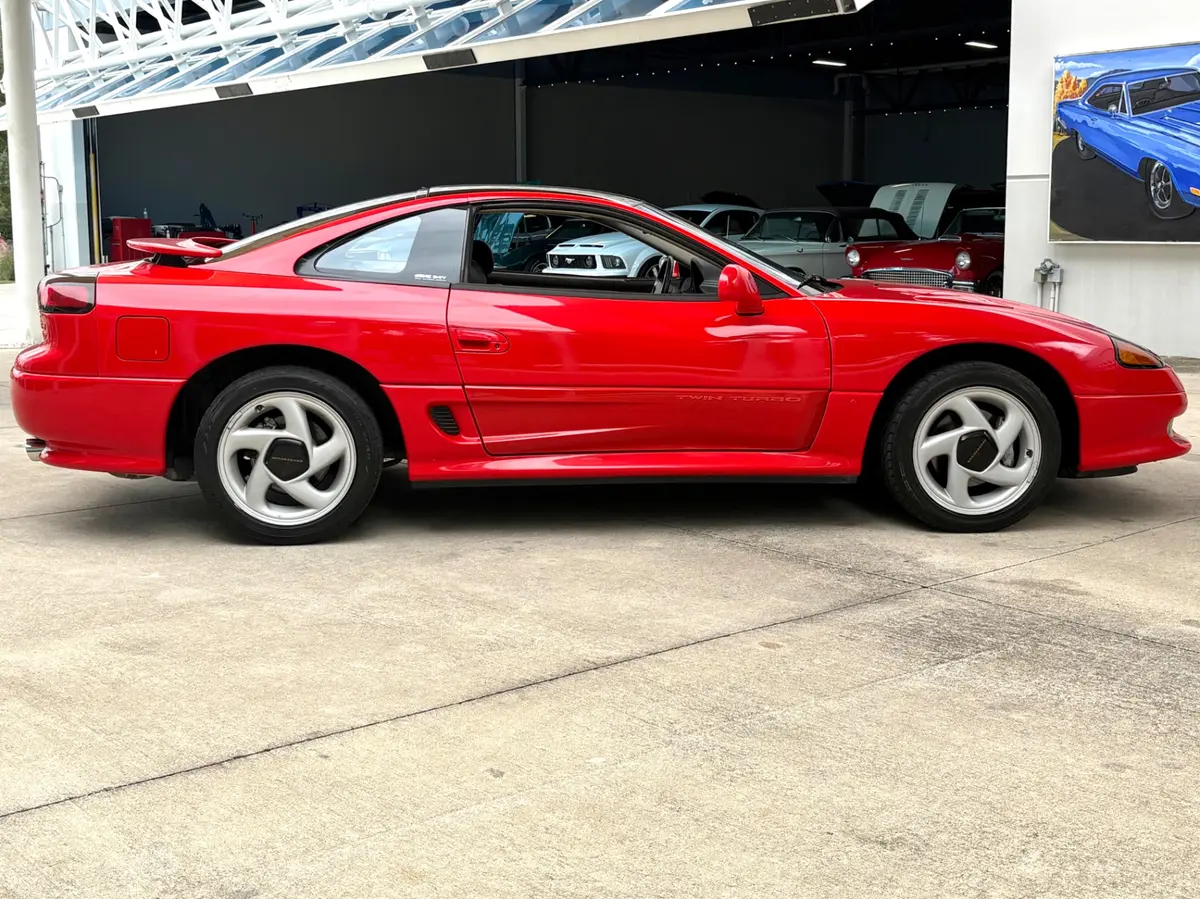 Vehicle photo 5