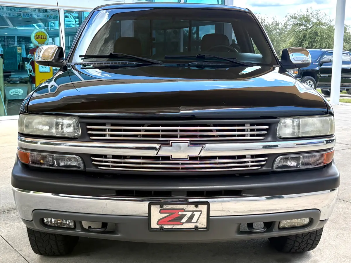 Vehicle photo 2
