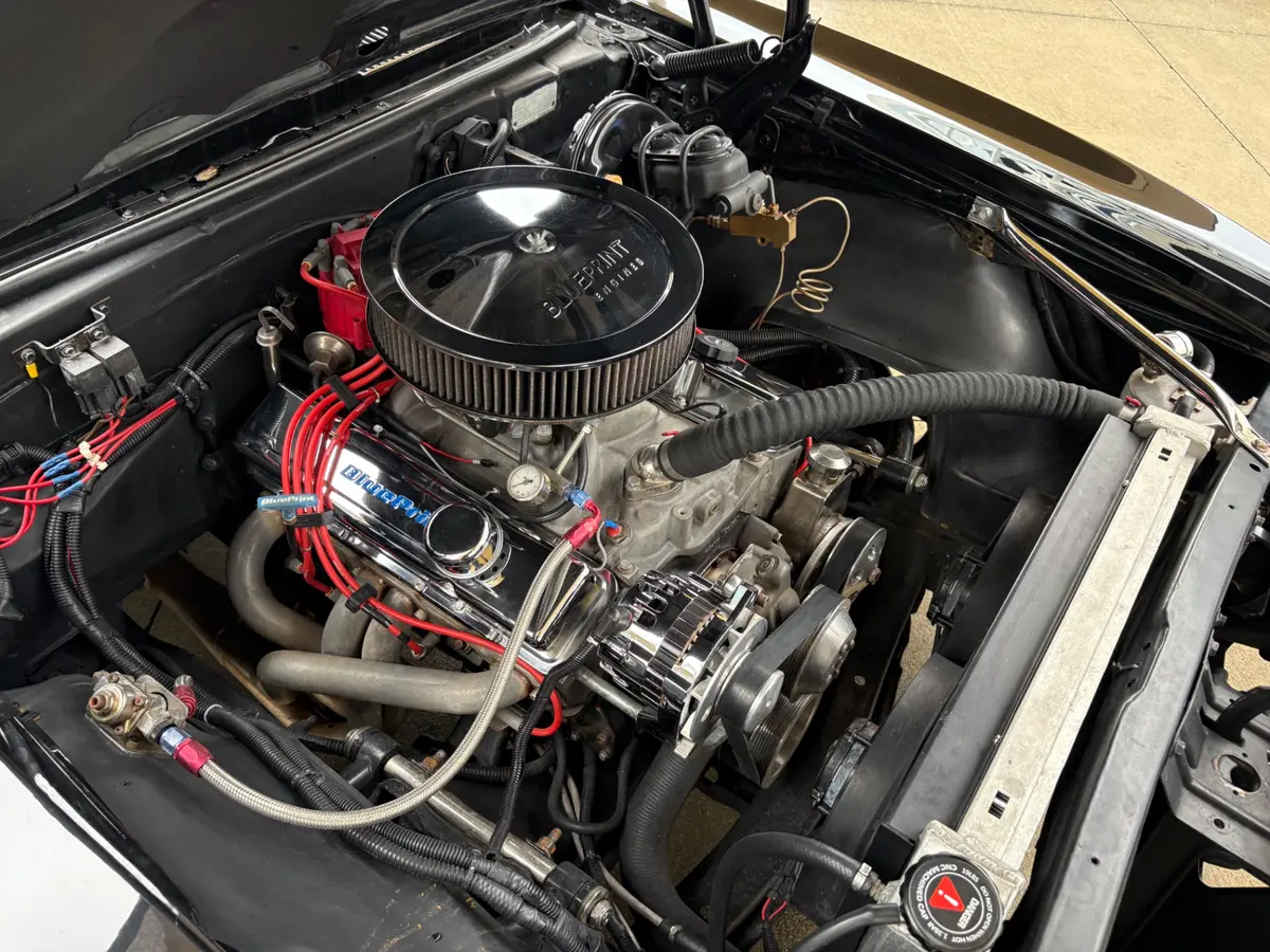 Vehicle photo 26