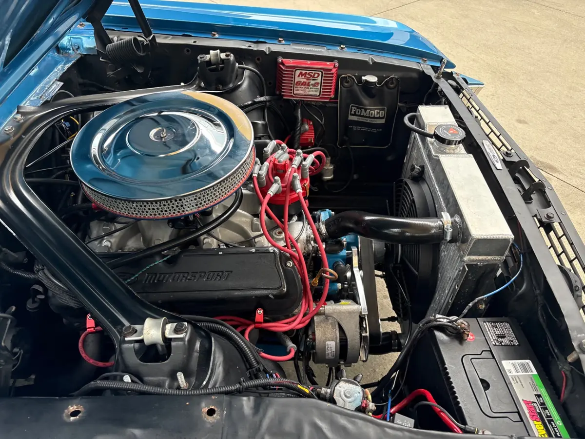 Vehicle photo 25