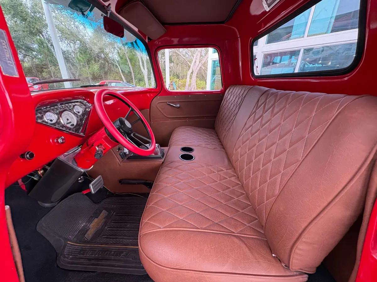 Vehicle photo 31