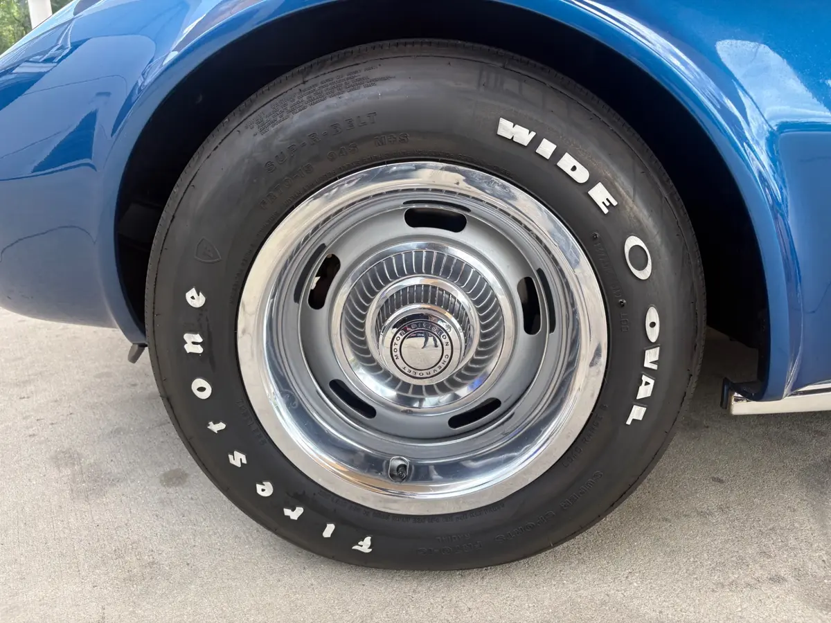 Vehicle photo 31