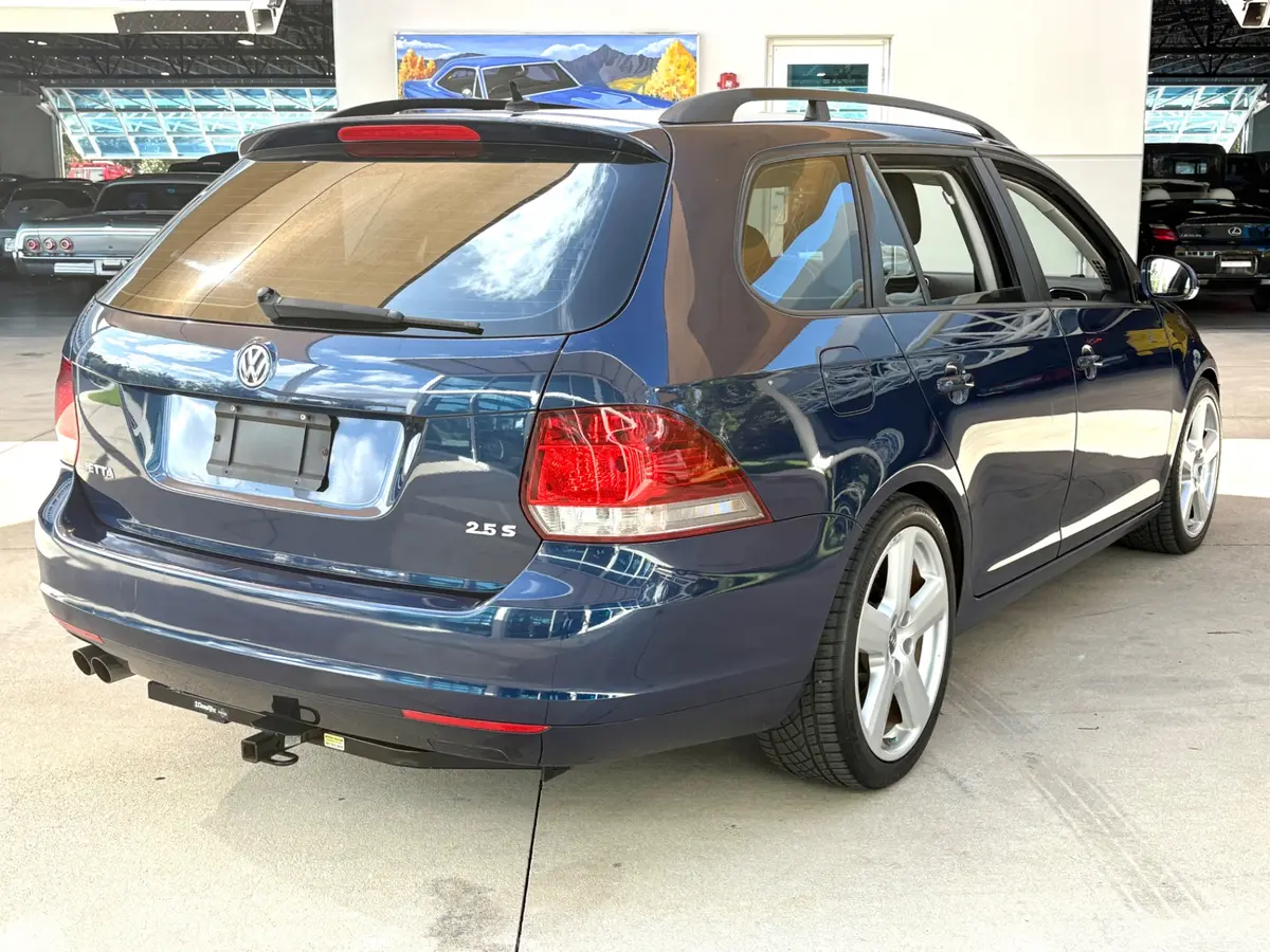 Vehicle photo 5