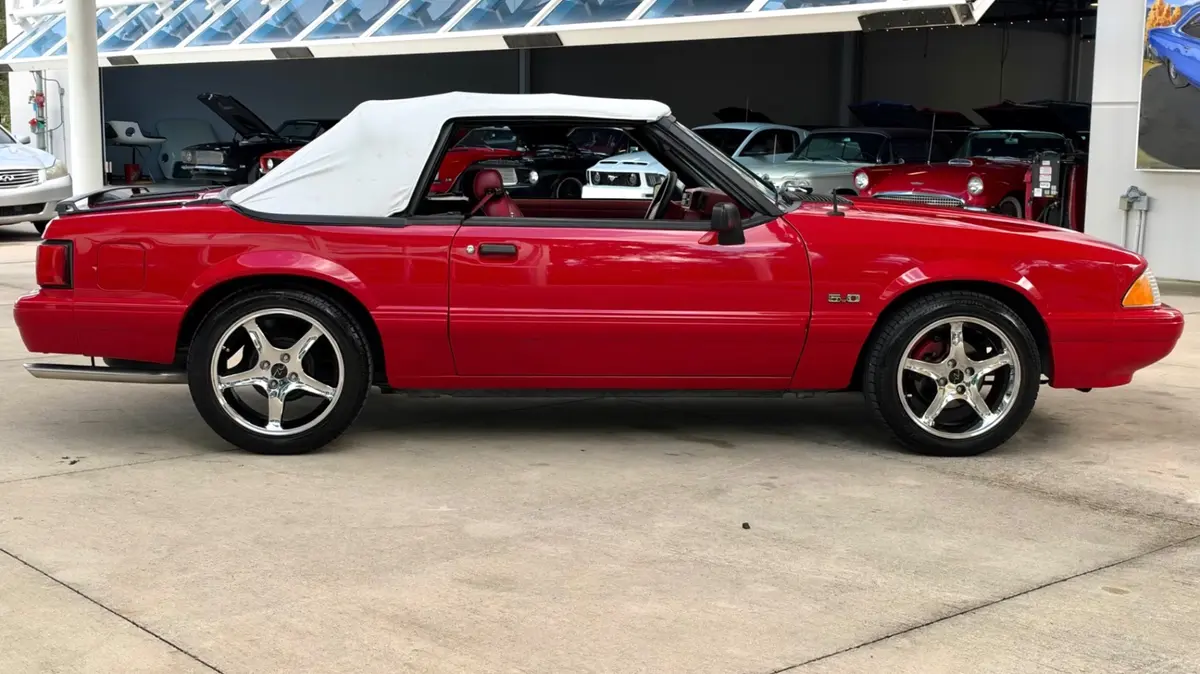 Vehicle photo 22