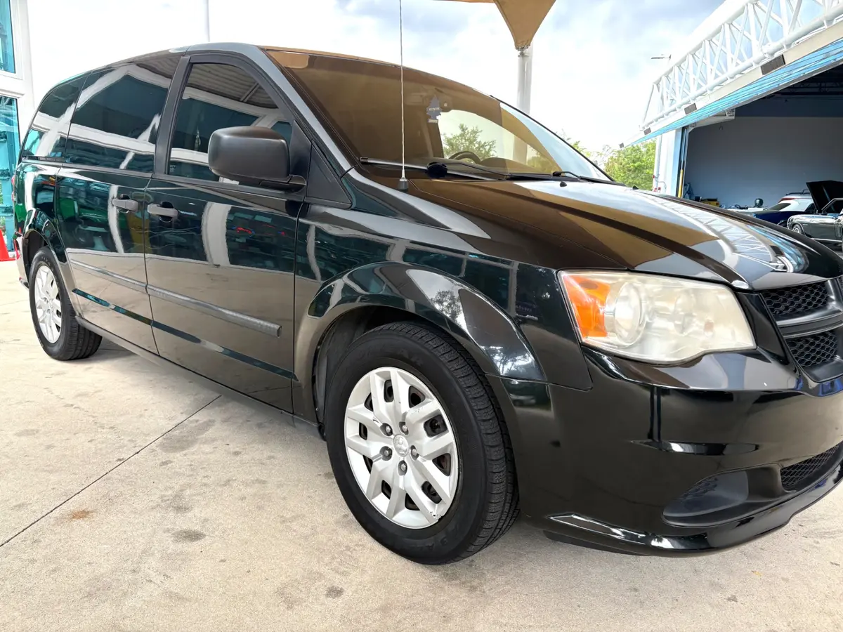 Vehicle photo 19