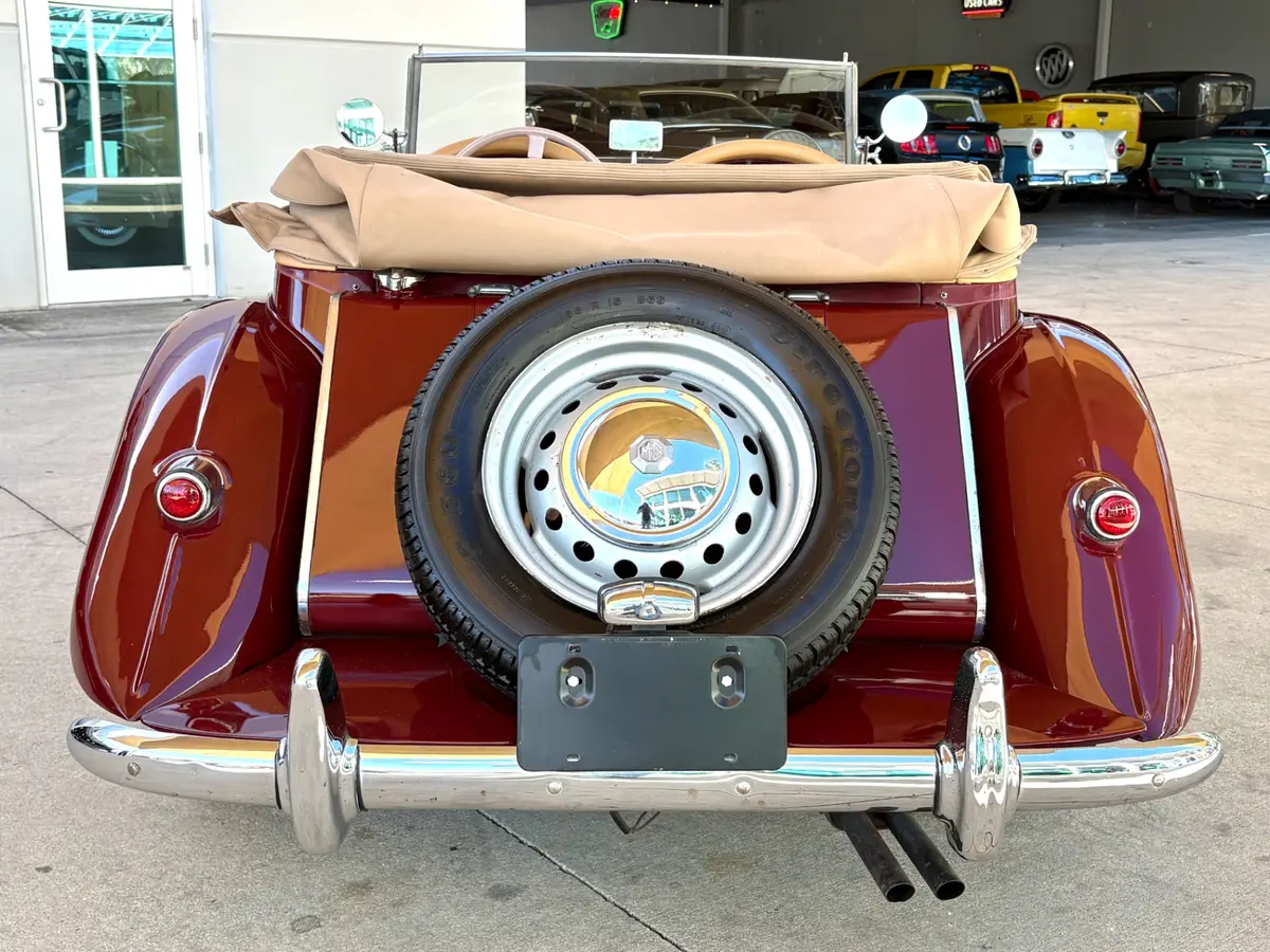 Vehicle photo 7