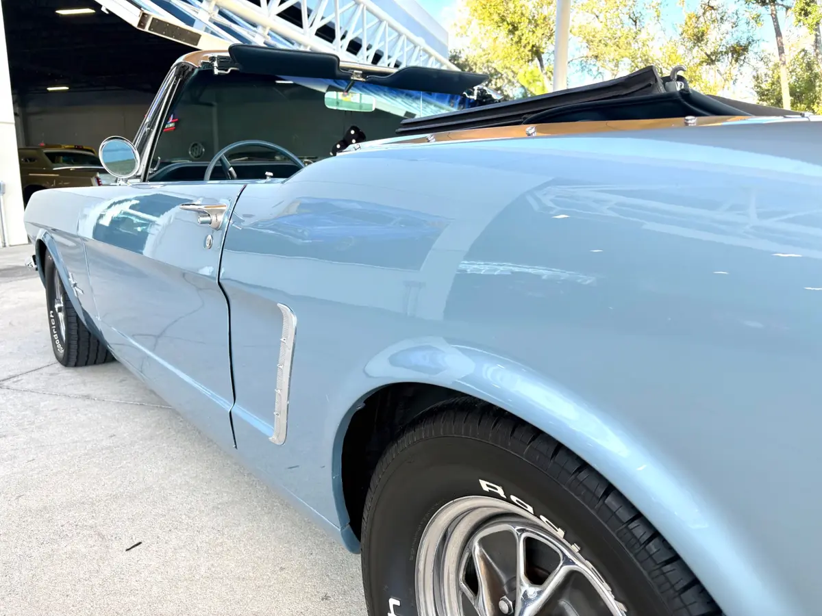 Vehicle photo 15