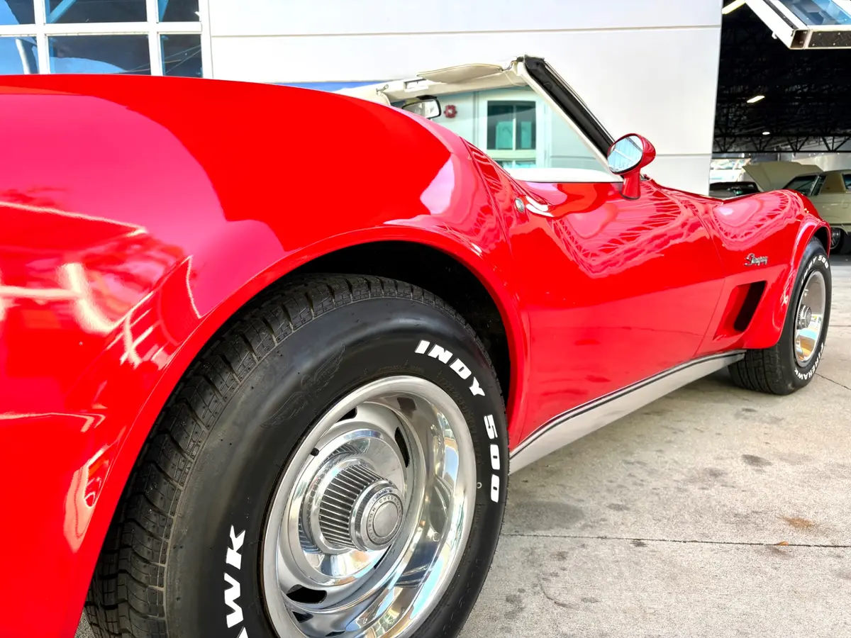 Vehicle photo 17