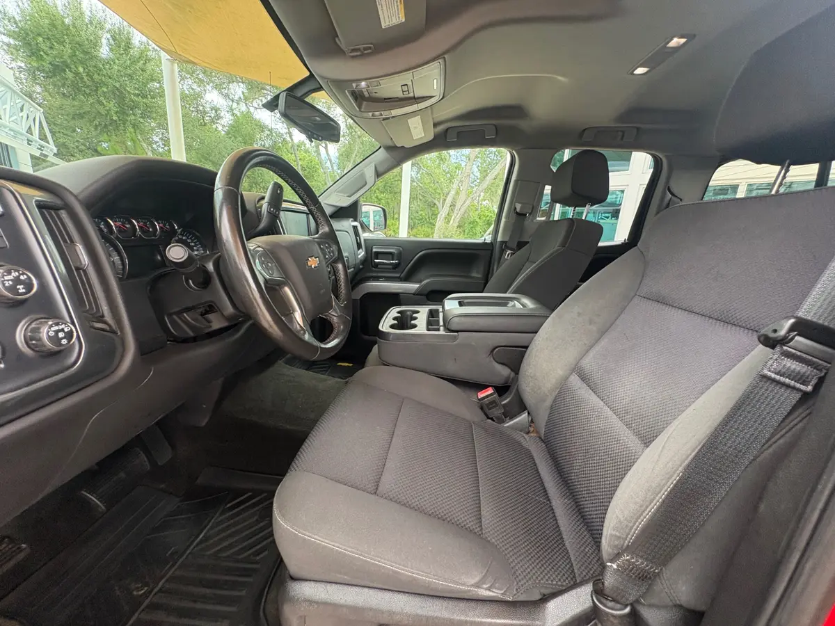 Vehicle photo 32