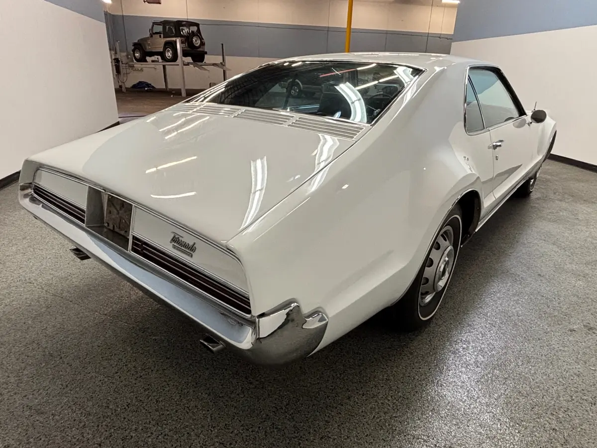 Vehicle photo 7