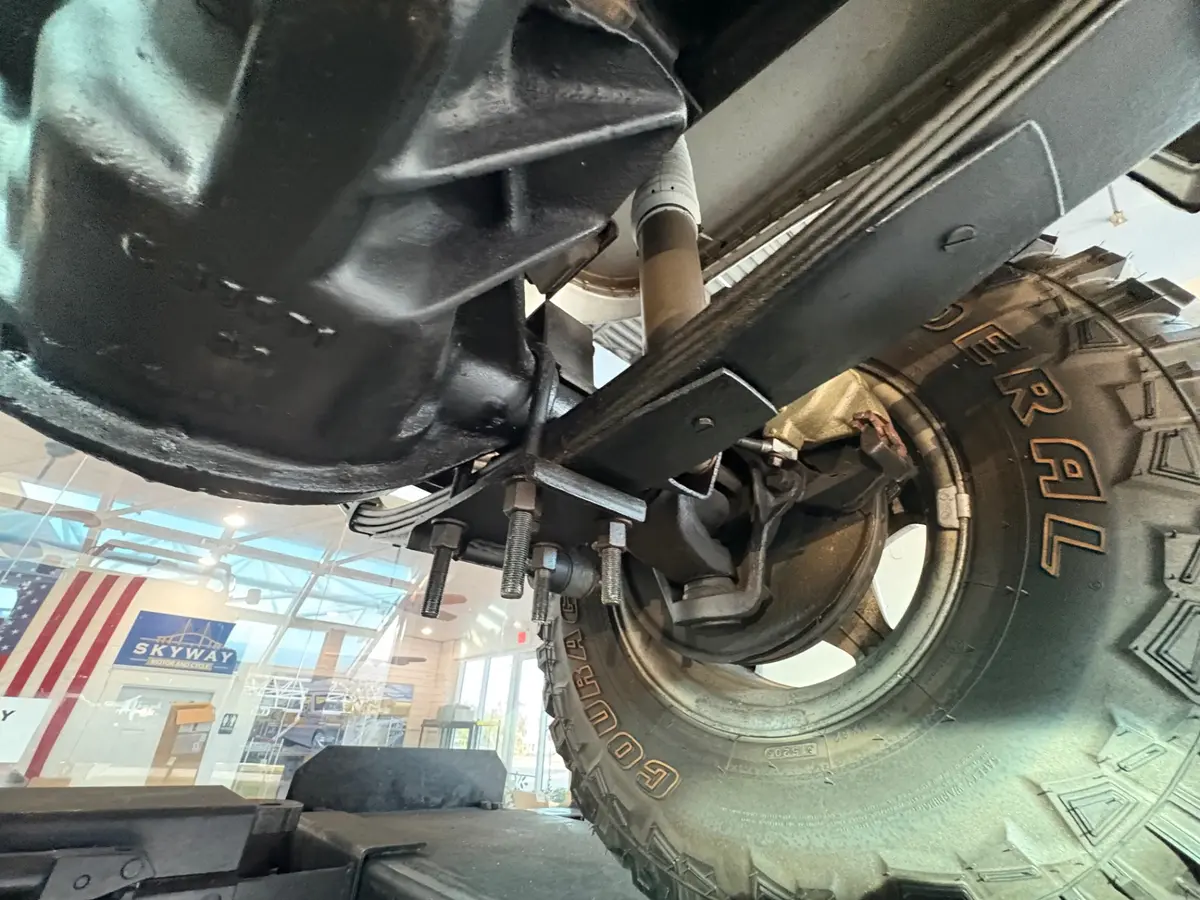 Vehicle photo 48