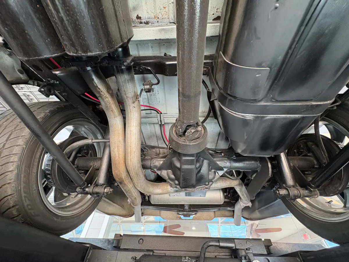 Vehicle photo 54
