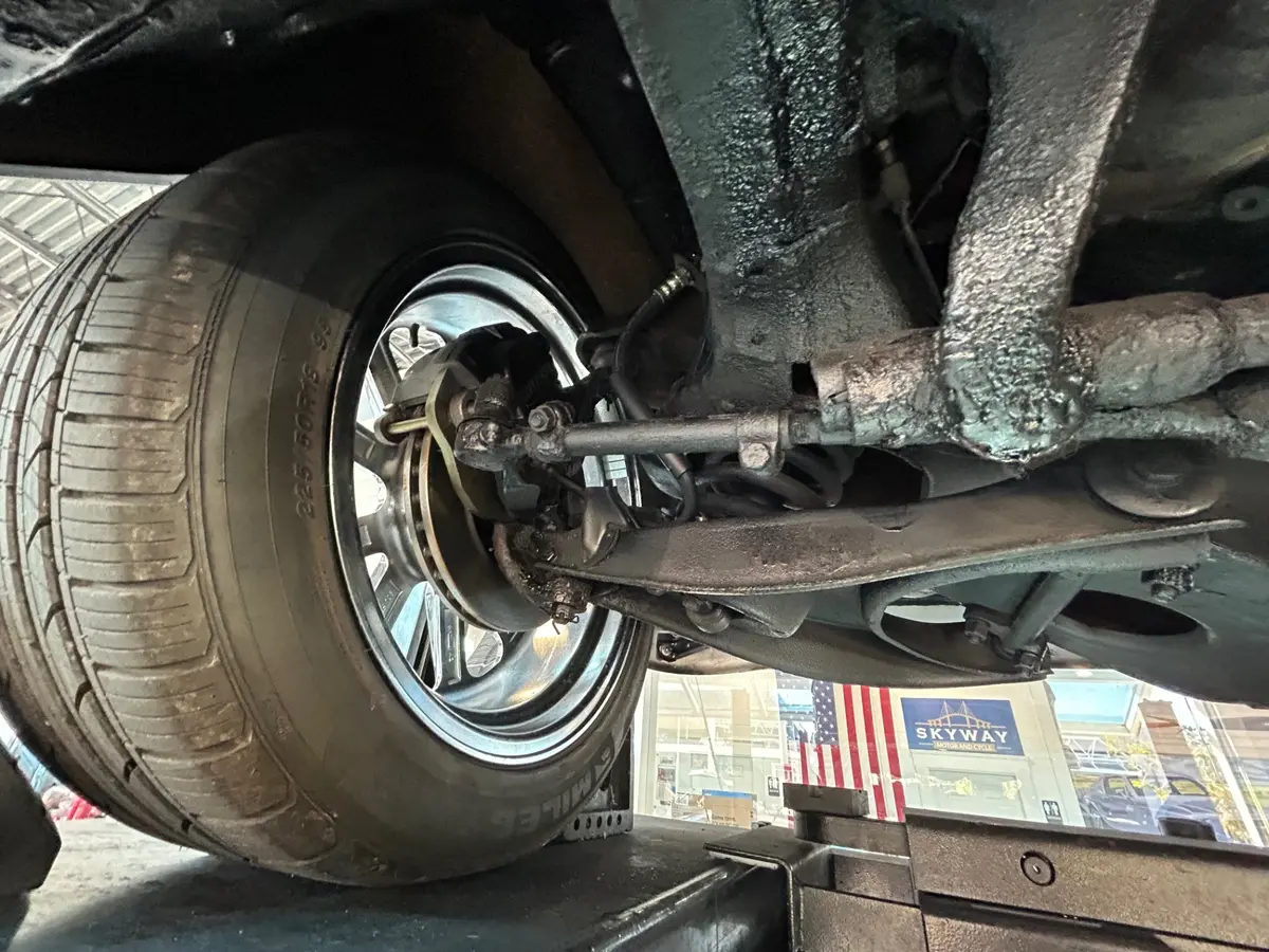 Vehicle photo 34