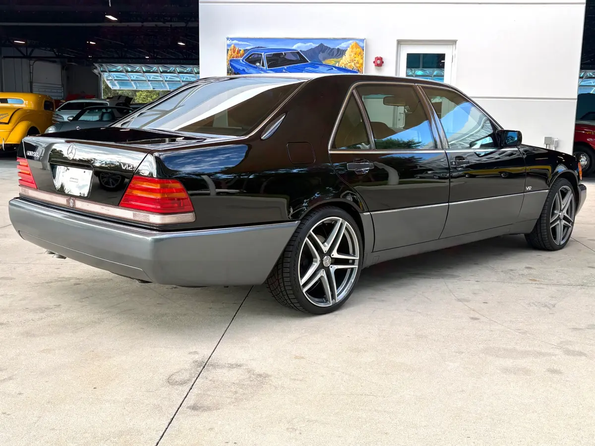 Vehicle photo 6