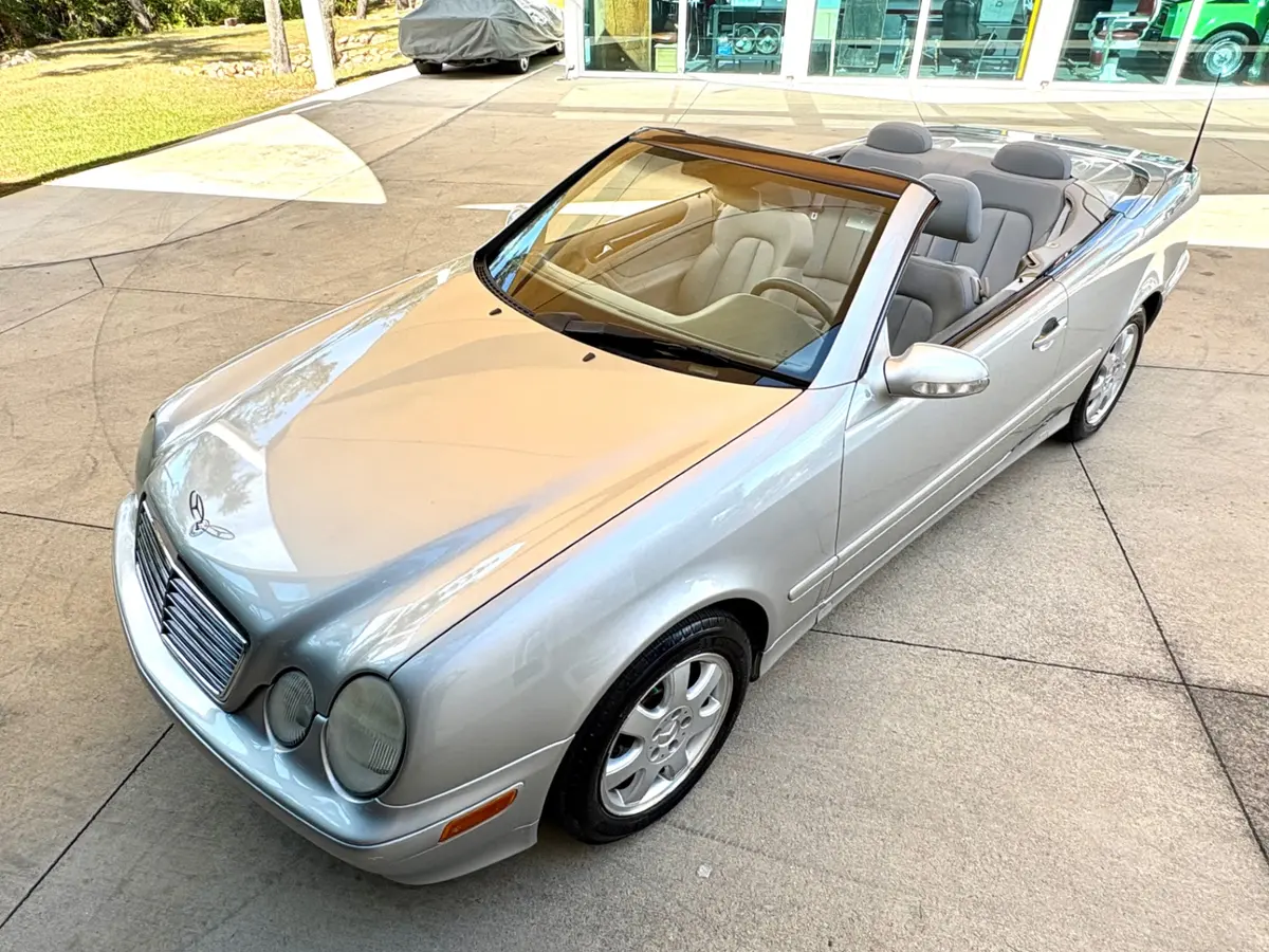 Vehicle photo 20