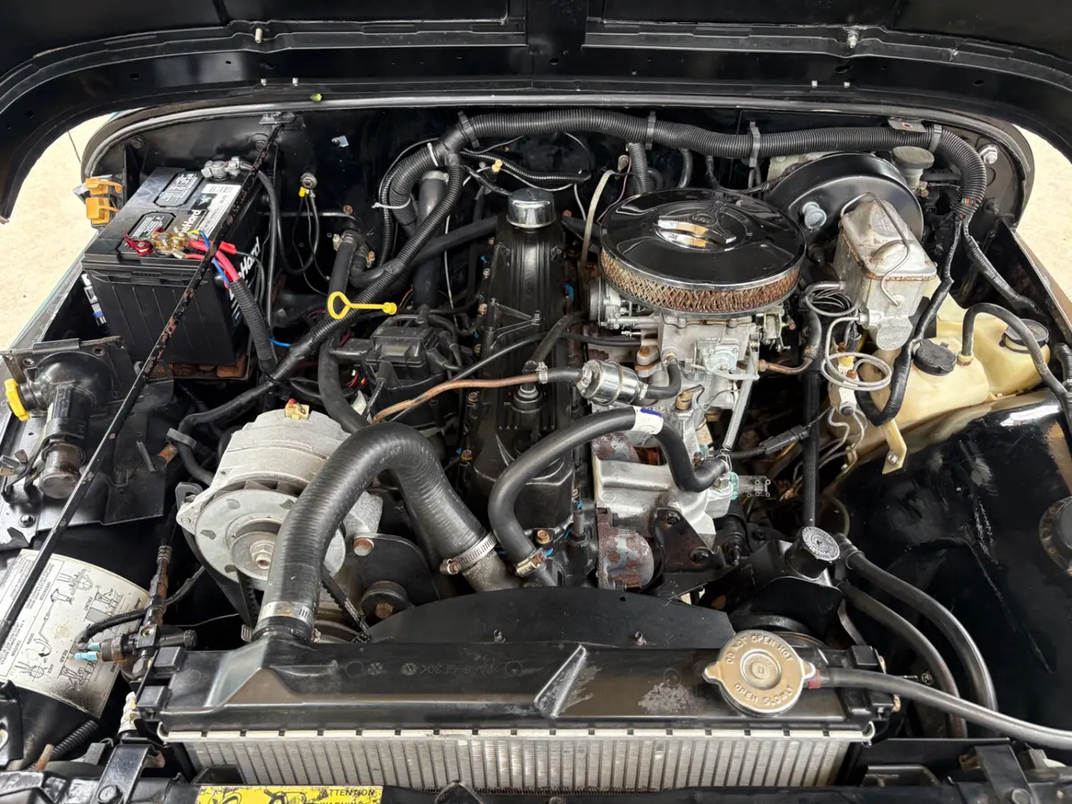 Vehicle photo 28