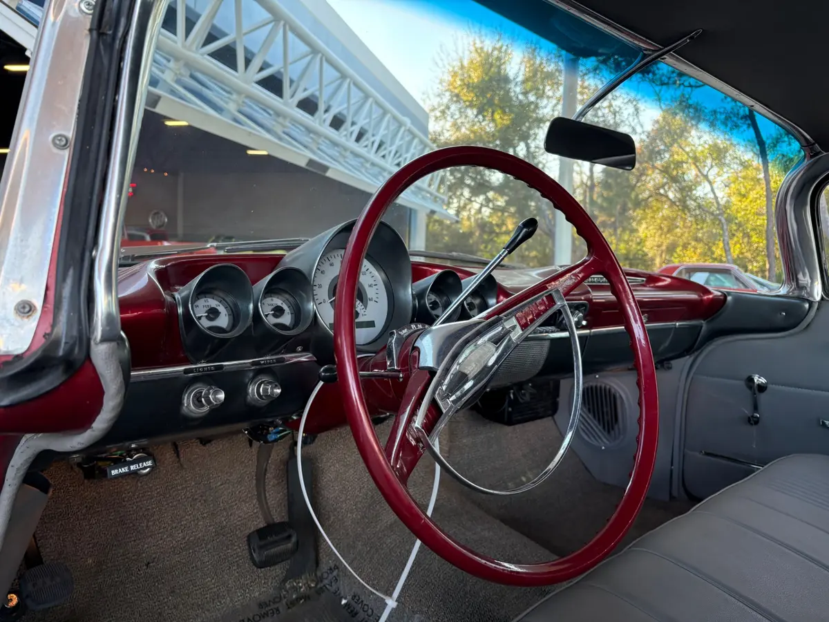 Vehicle photo 30