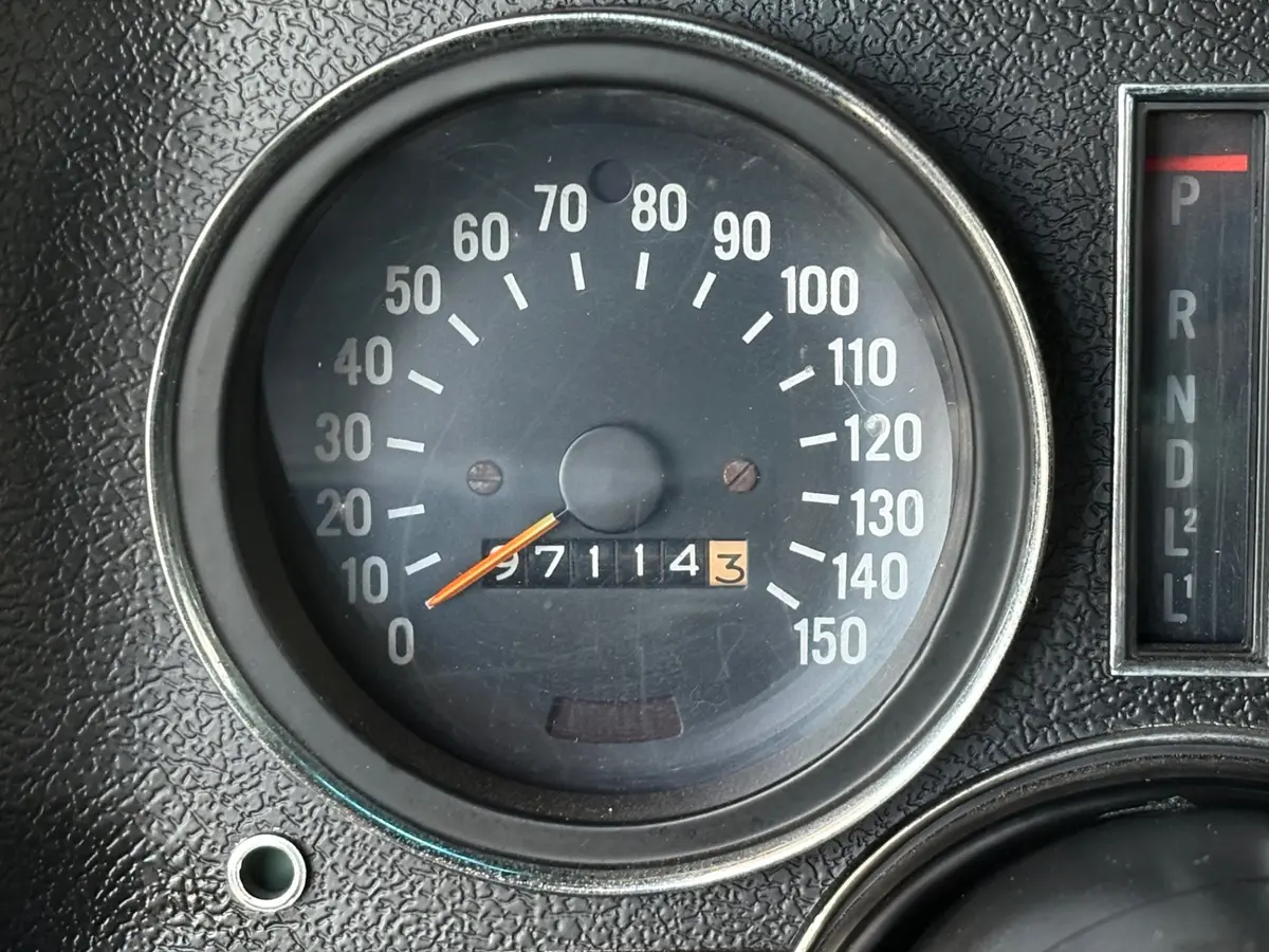 Vehicle photo 23