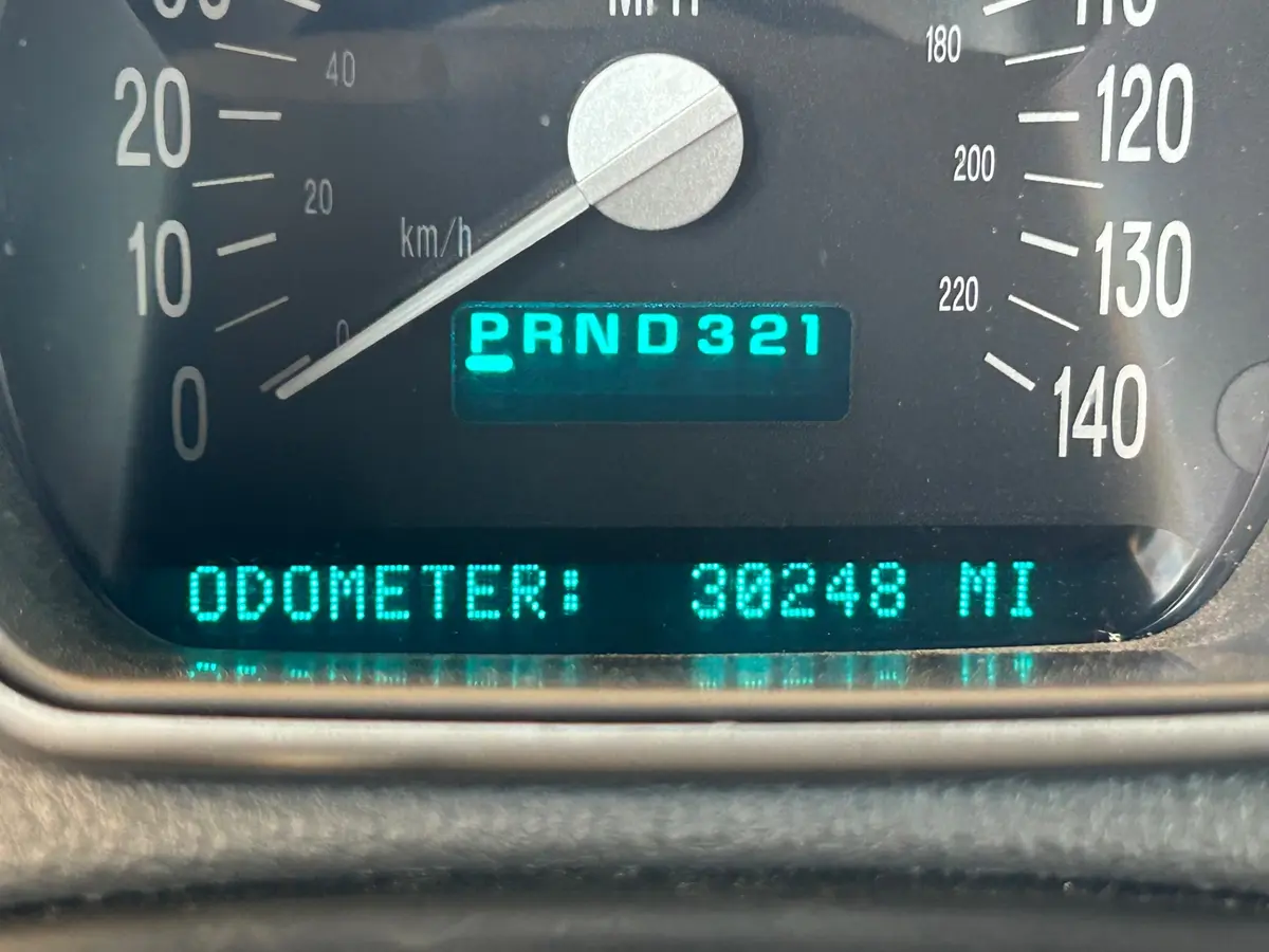 Vehicle photo 20