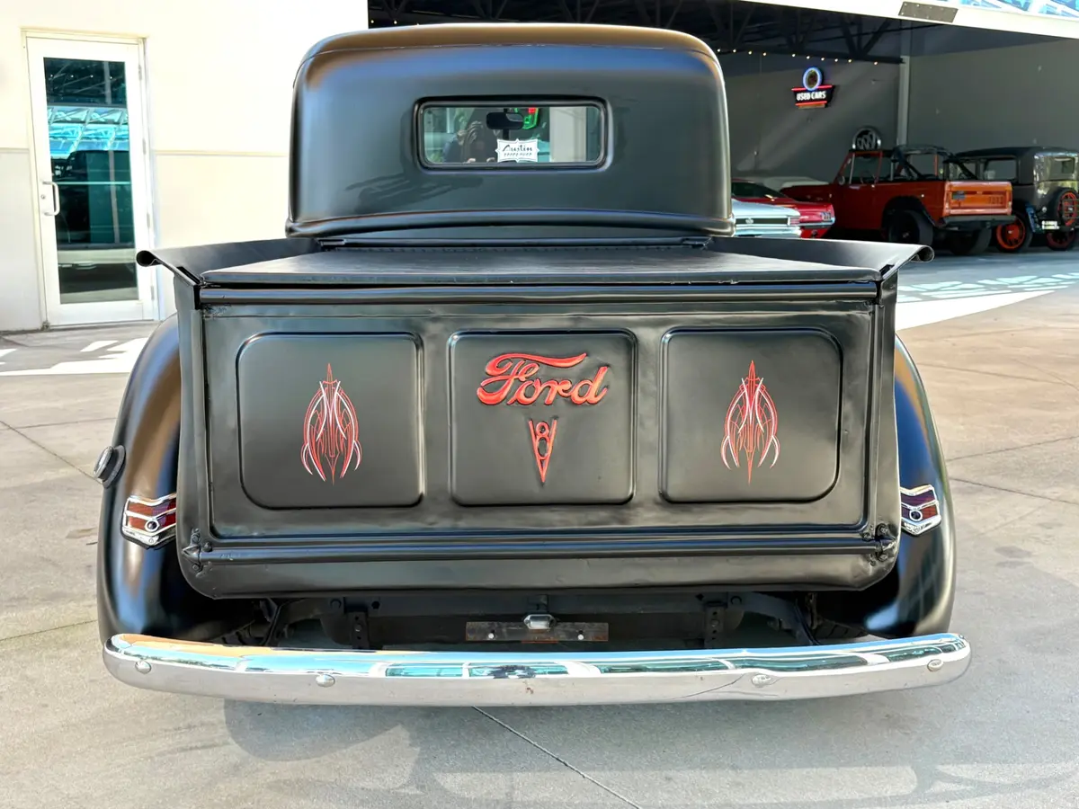 Vehicle photo 6