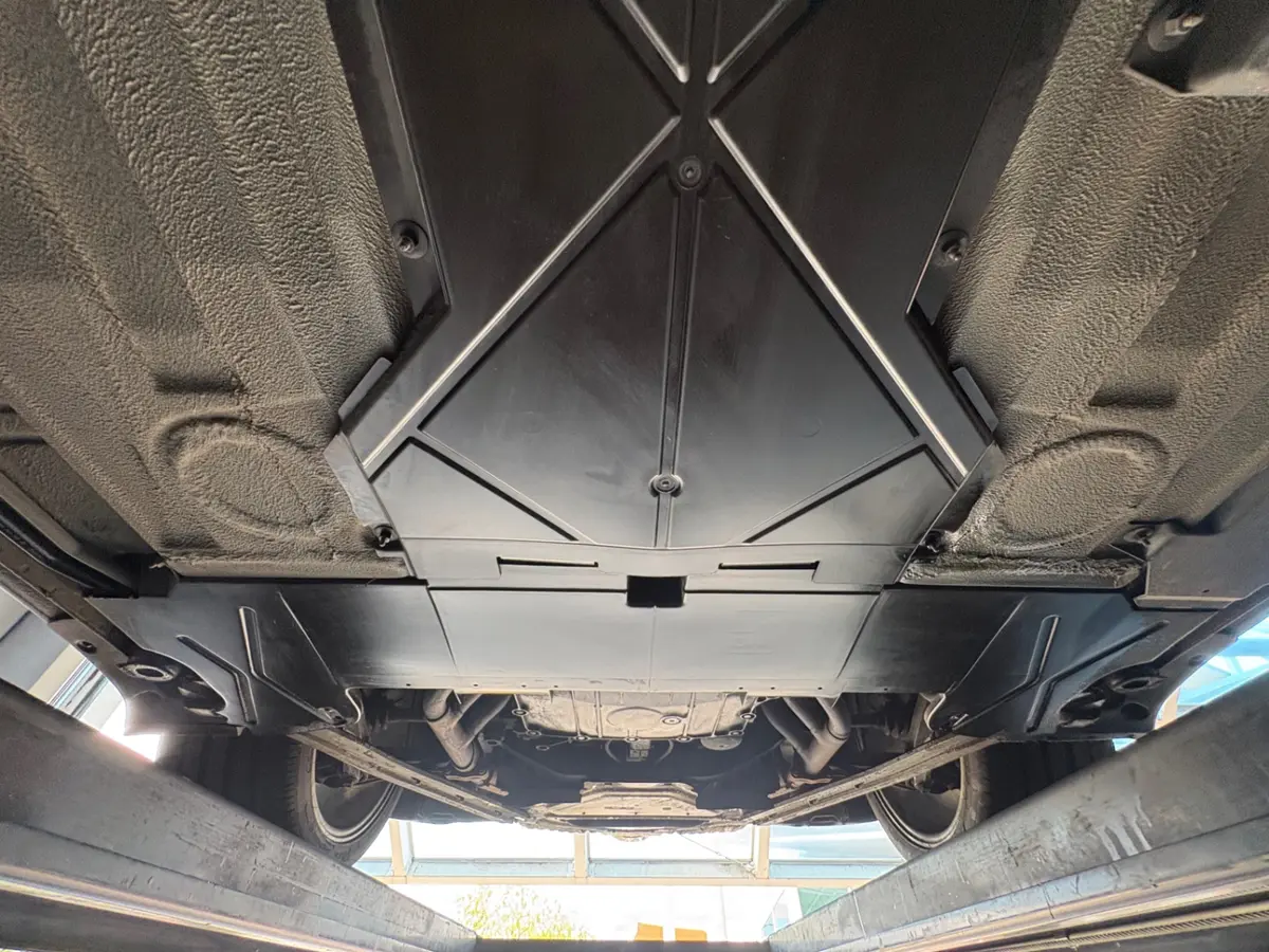 Vehicle photo 54