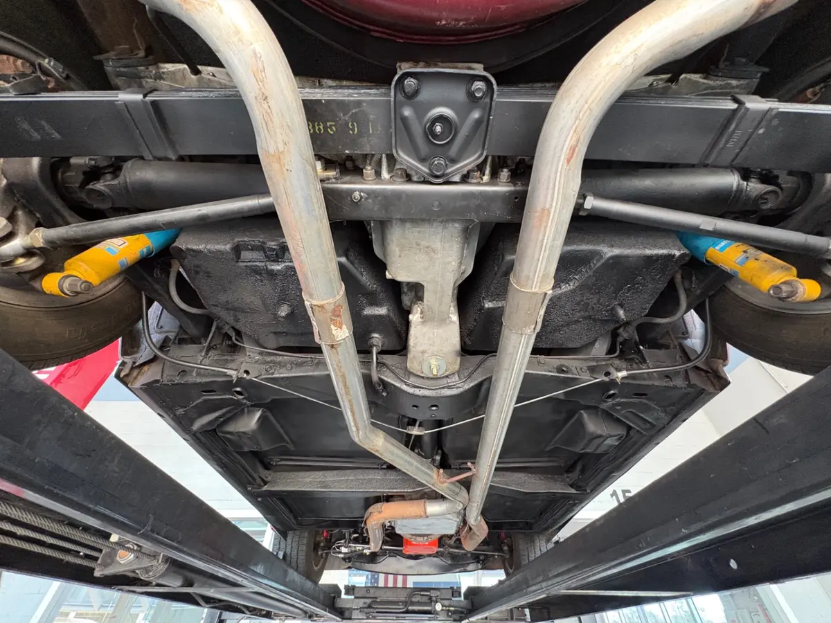 Vehicle photo 43