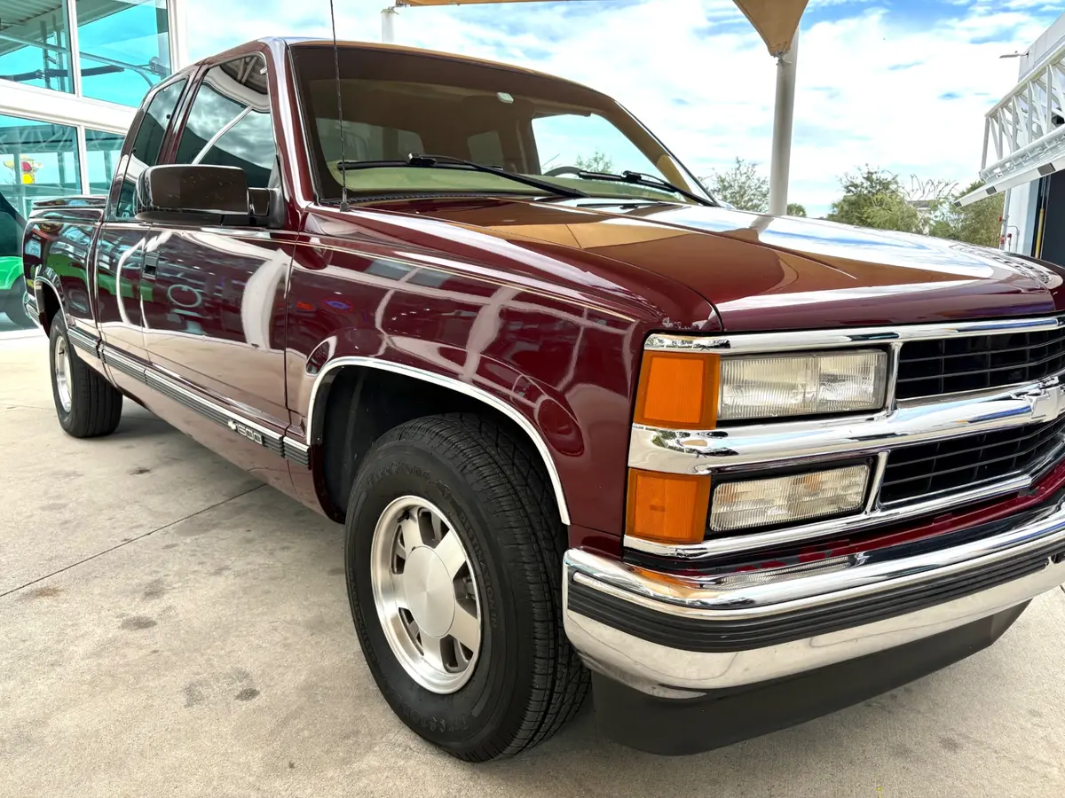 Vehicle photo 19