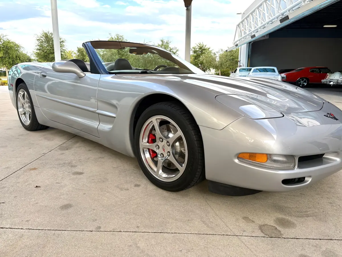 Vehicle photo 20