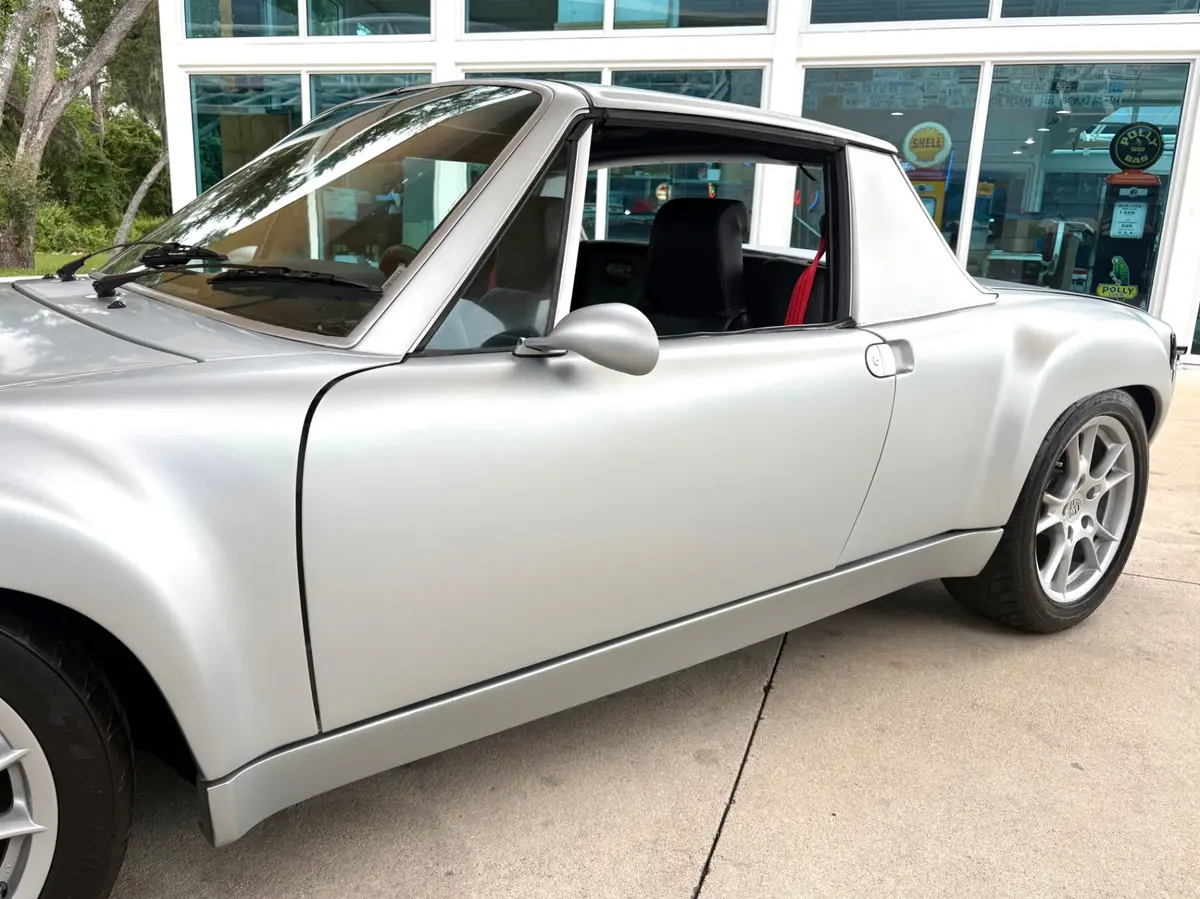 Vehicle photo 13