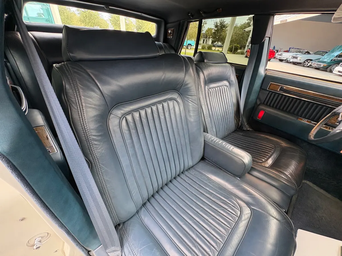 Vehicle photo 48