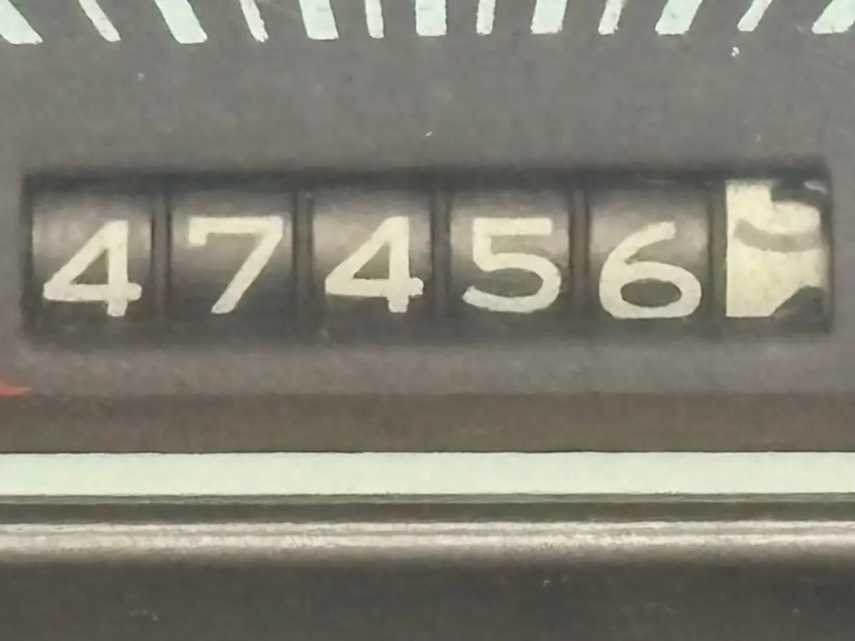 Vehicle photo 25