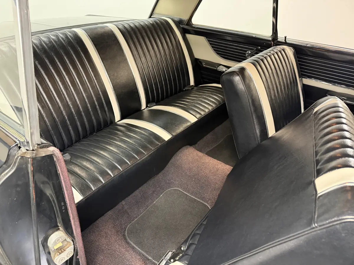 Vehicle photo 36