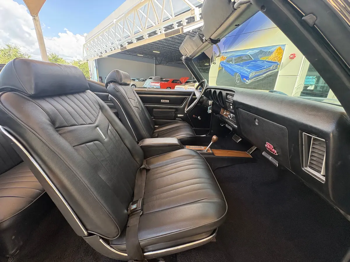Vehicle photo 50