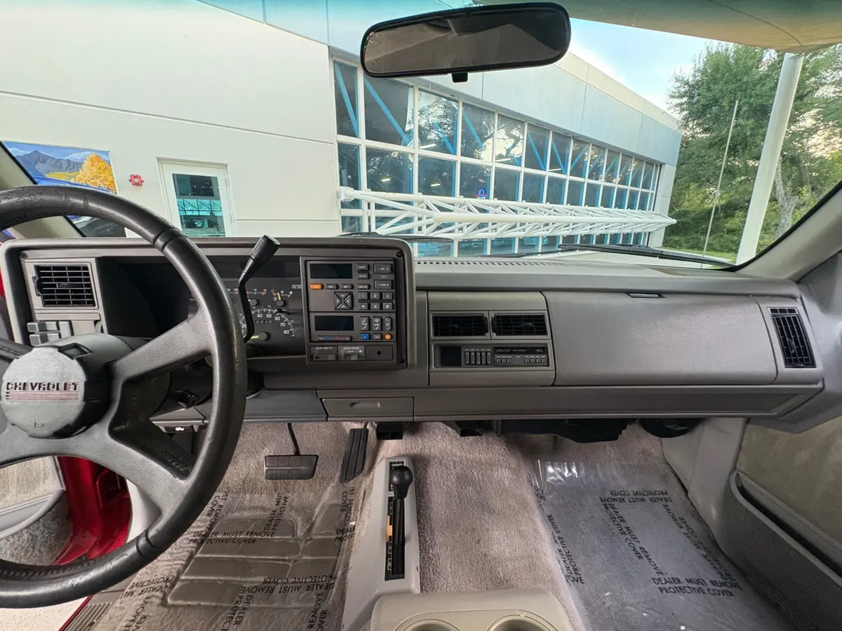 Vehicle photo 33