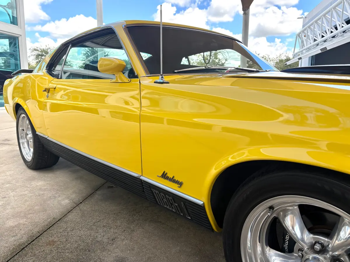 Vehicle photo 18