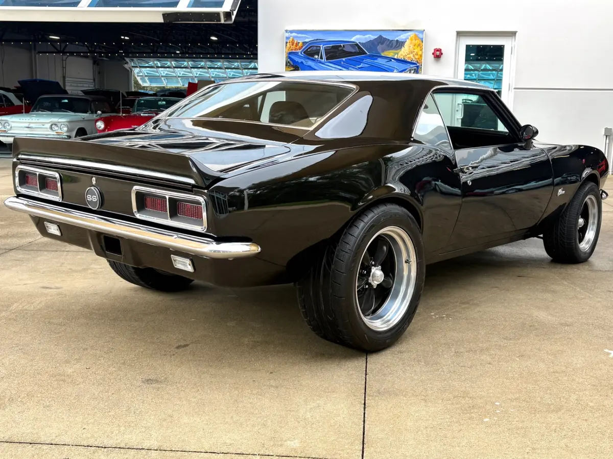 Vehicle photo 6