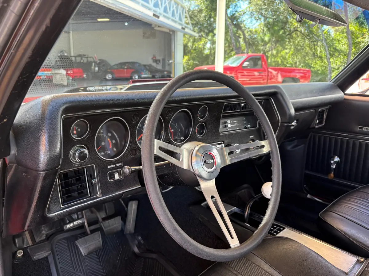 Vehicle photo 36