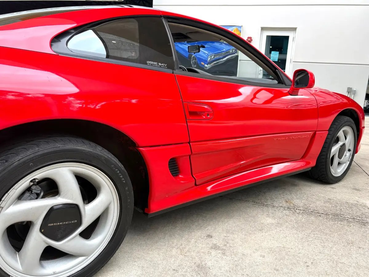 Vehicle photo 17